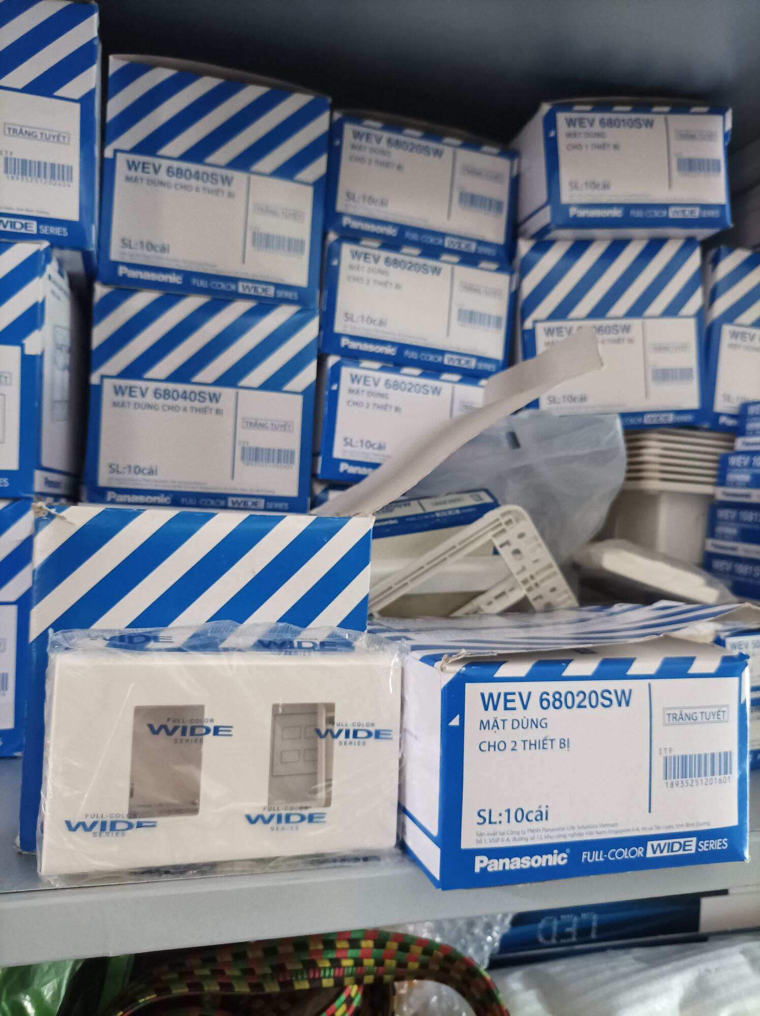 HỘP 10 MẶT 2 THIẾT BỊ panasonic WEV68020SW