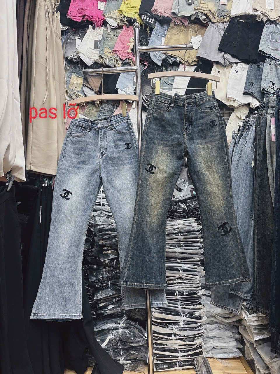 QUẦN JEAN THÊU CHỮ ỐNG LOE LỠ (ảnh thật)
