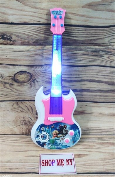 Đàn guitar hồng siêu xinh cho bé gái