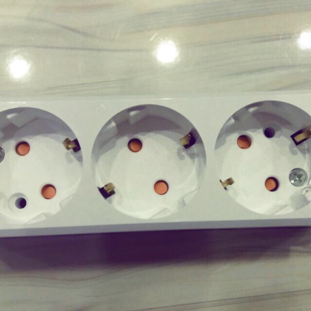 Ổ cắm điện hàn quốc 3 chui Dosel chính hãng . Có chân tiếp địa điện áp 16A /250V~