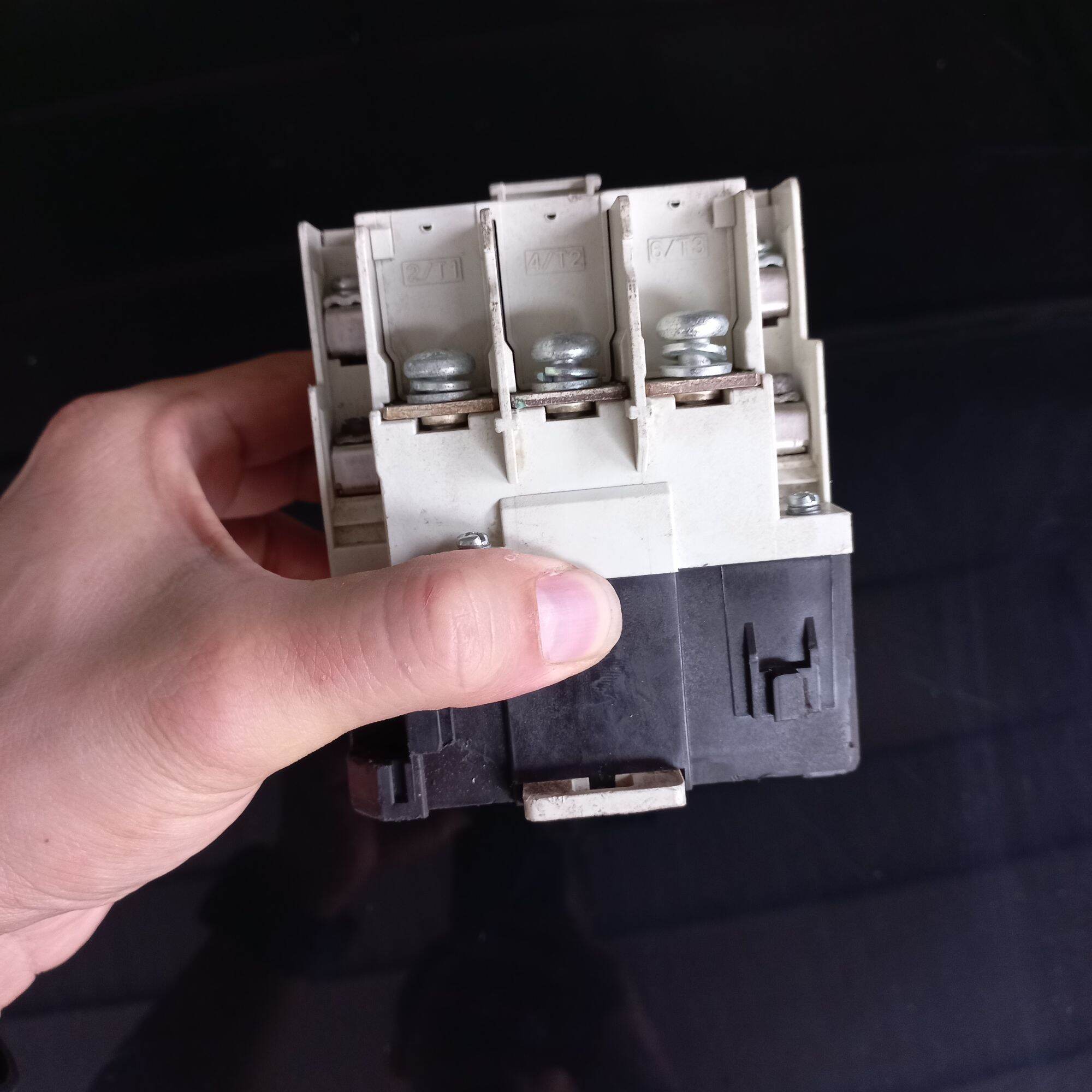 Contactor khởi động từ 65A bãi nhật