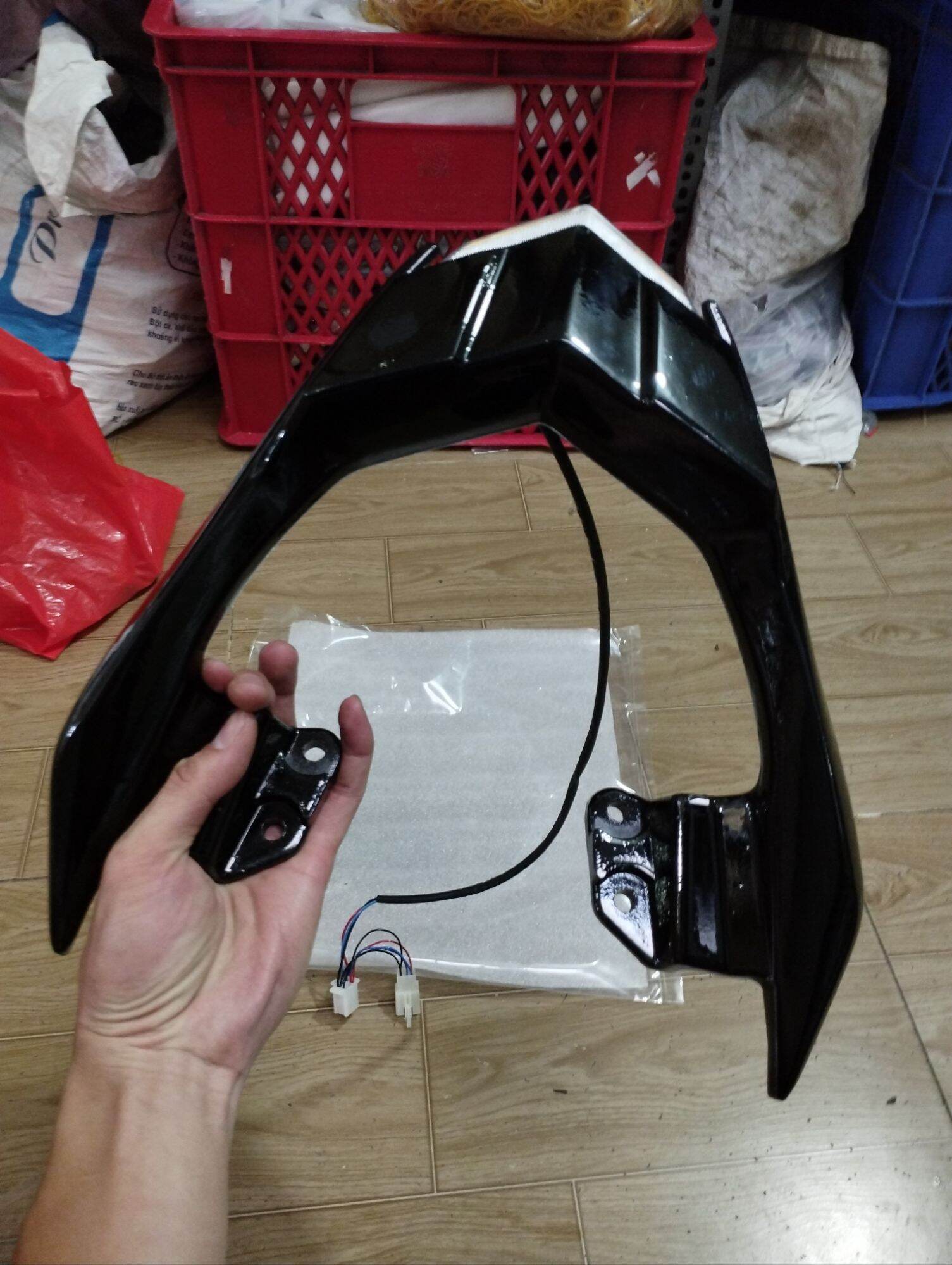 Cảng sau ex 135 gắn đèn
