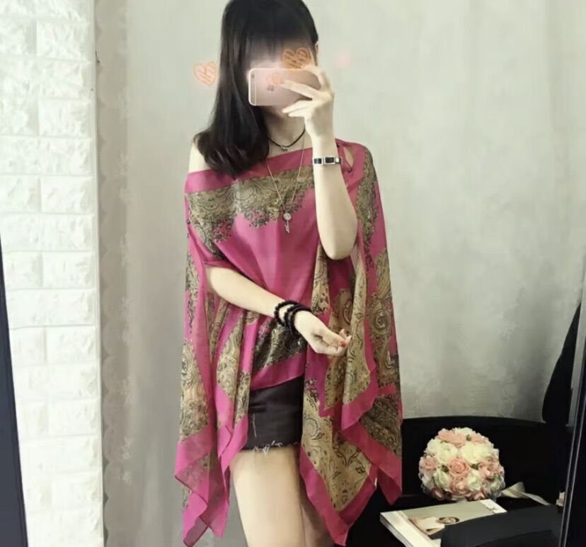 Khăn choàng đi biển, khăn voan lụa có cúc mặc được nhiều kiểu