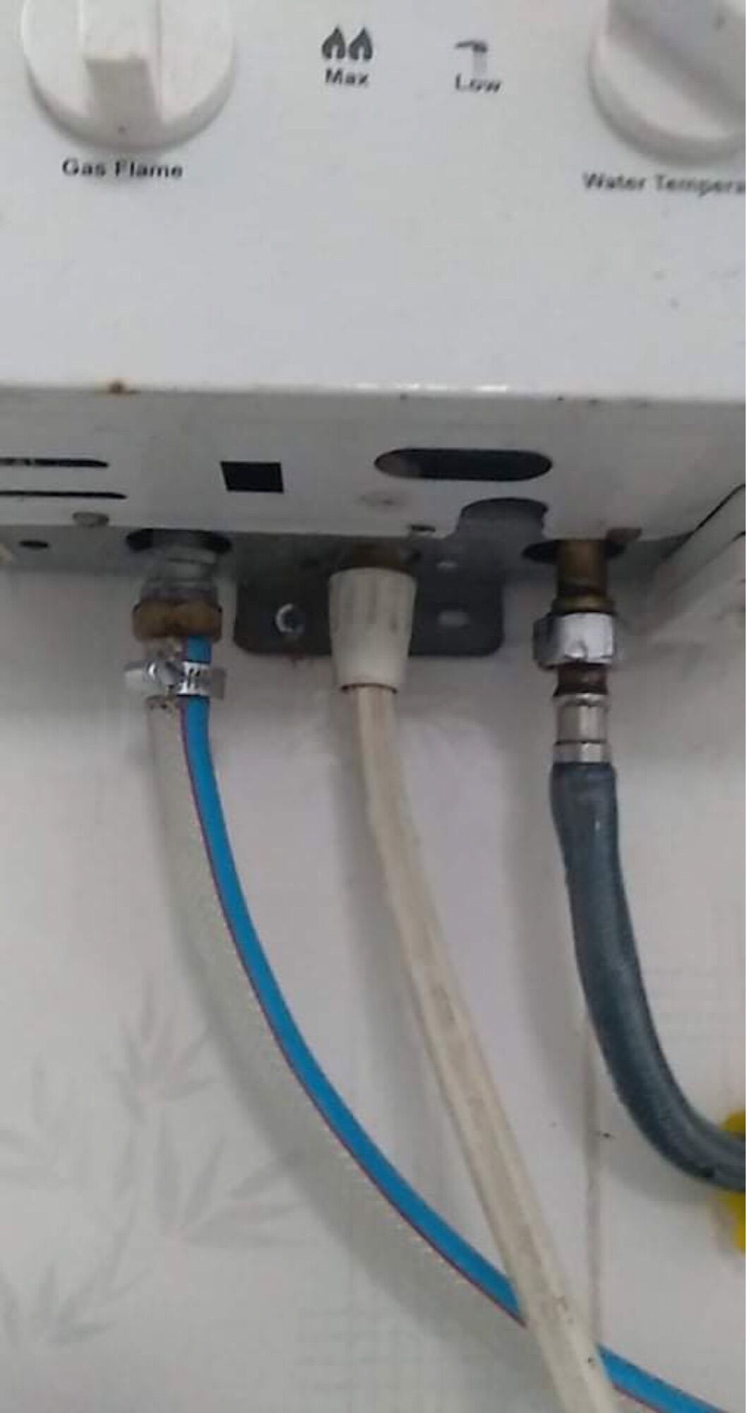 BÌNH NÓNG LẠNH SỬ DỤNG BẰNG GA AKURA(kèm vòi sen+van gas+dây gas+đôi pin)