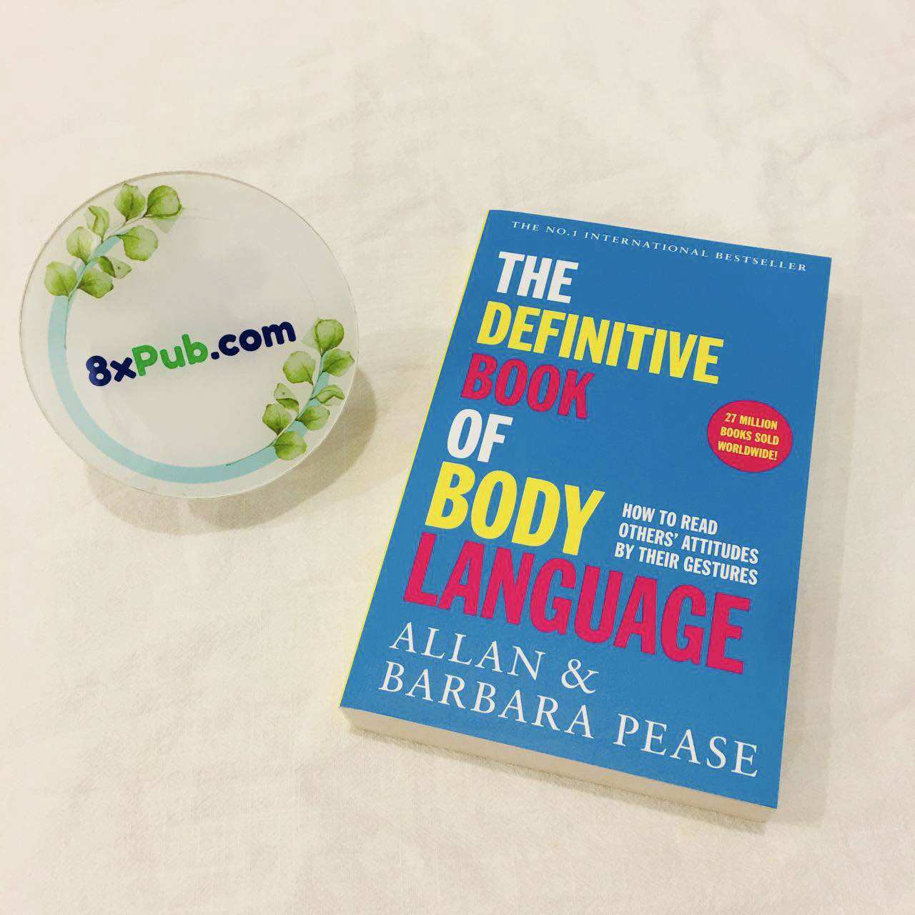 Sách - The Definitive Book of Body Language : How to read others' attitudes by their gestures