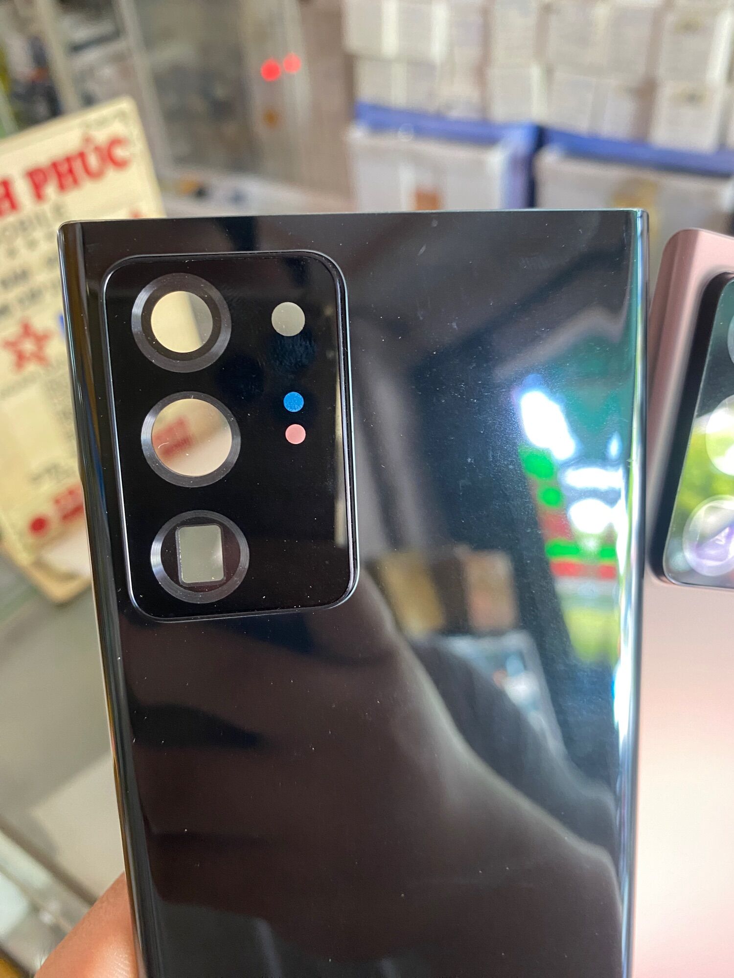 Lưng Samsung Note 20 Ultra có kính cam