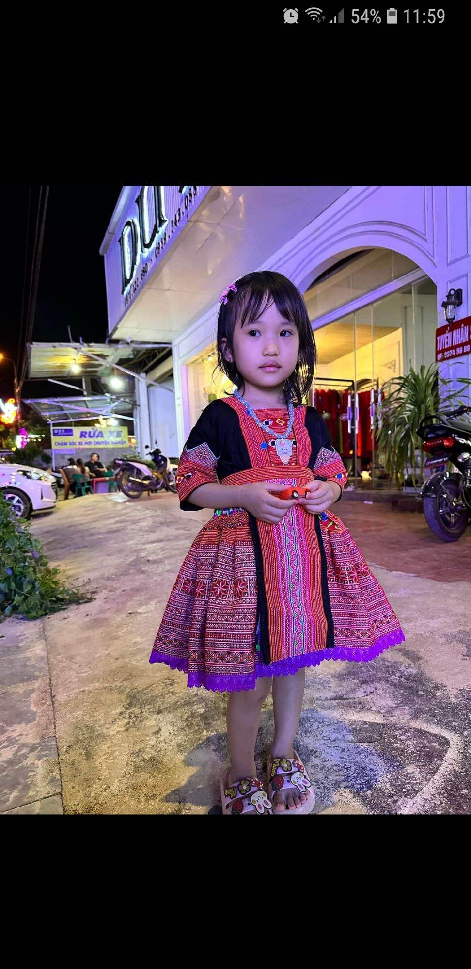 Váy Mông thêu trẻ con từ 3-6 tuổi ( 033 88 22 363)