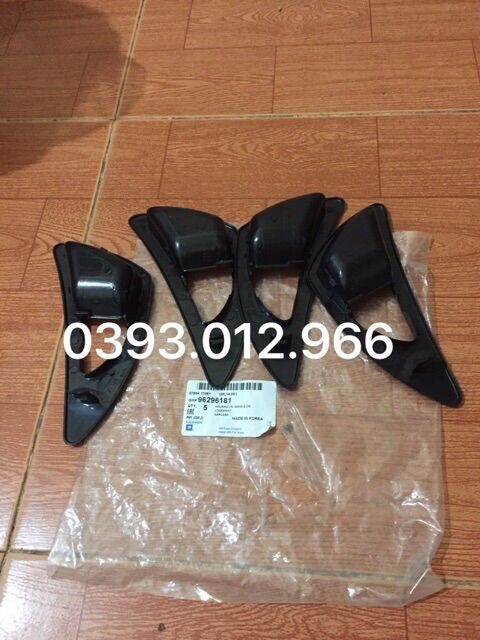 ỐP TAY MỞ CỬA TRONG DAEWOO NUBIRA