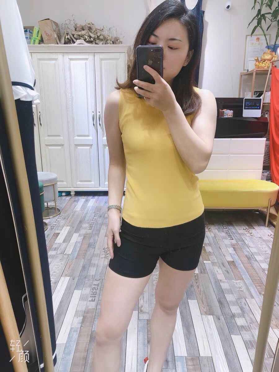 Áo len sát nách cổ tròn nữ tính
