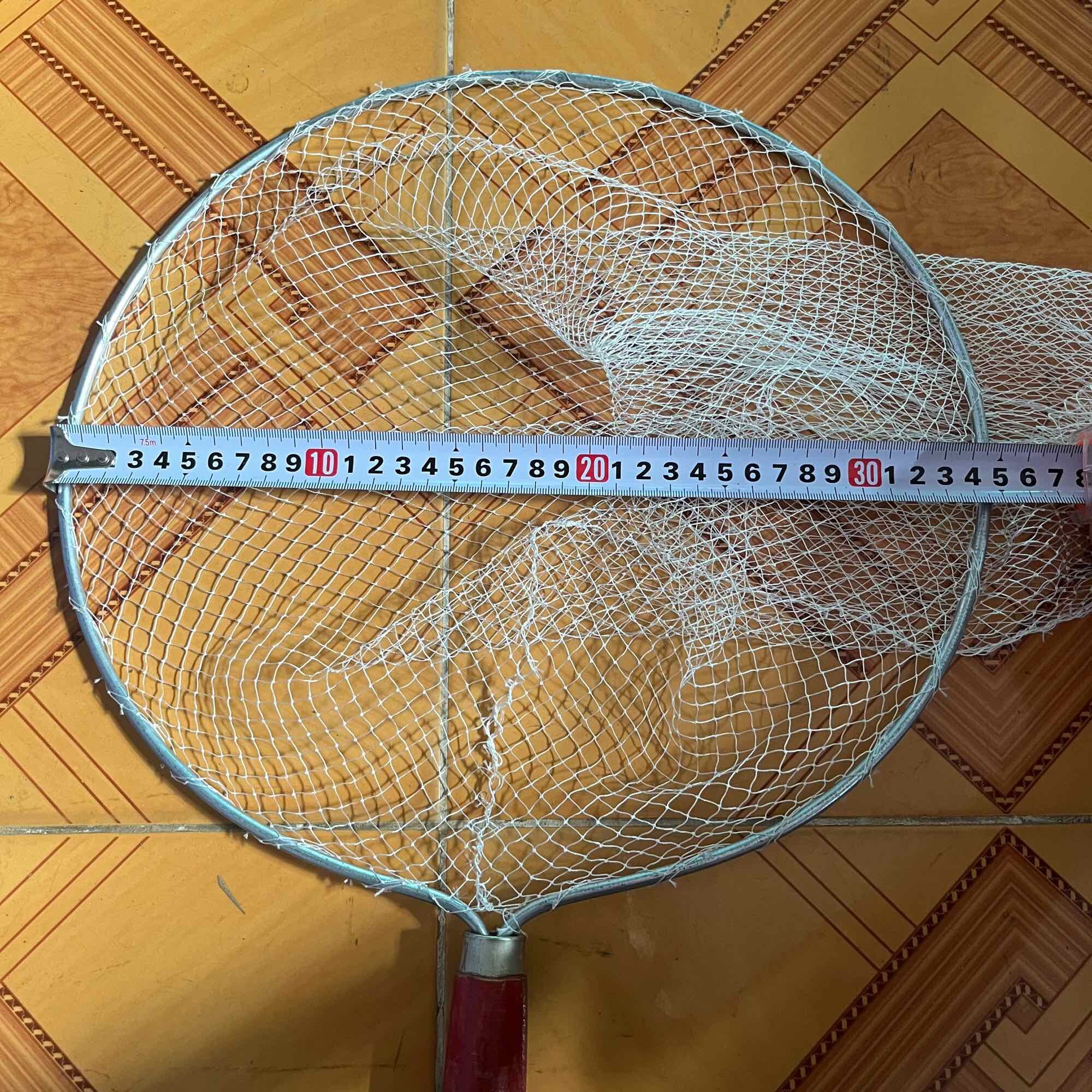 Vợt tròn vớt cá cán gỗ đường kính 34cm
