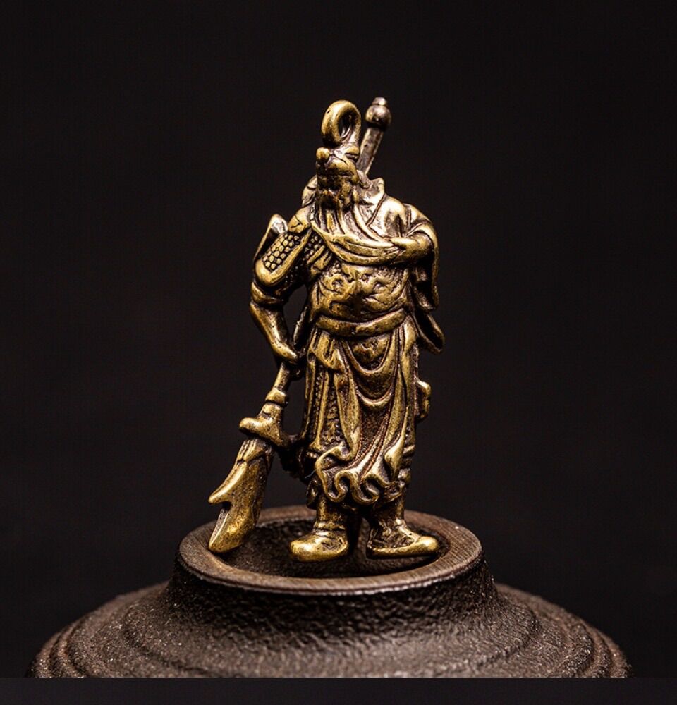 [HCM]Tượng Đồng Phong Thủy Hình Quan Công Cầm Đao Kiếm Trang Trí Đem Lại May Mắn Móc Khóa Mặt Dây Chuyền (Kích Thước: 4.4cm x 2.1cm)