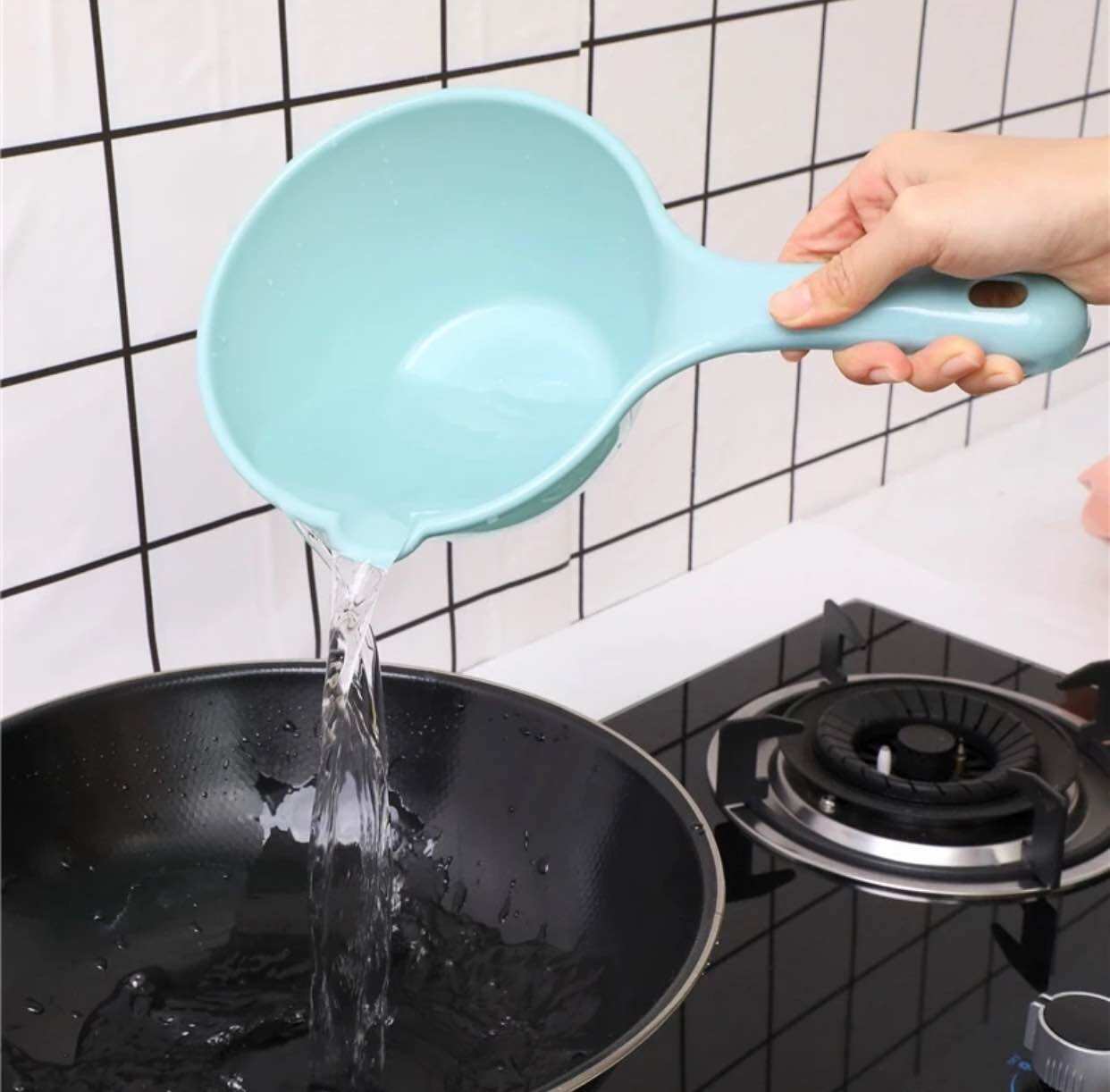 Ca Nhựa PP Cán Dài Múc Nước - Màu Sắc Đa Dạng Trang Nhã