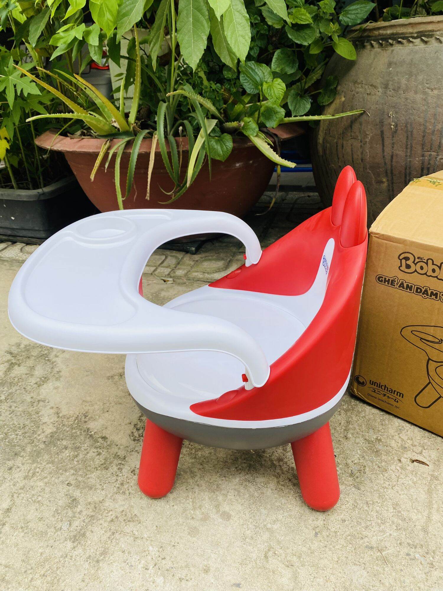 Ghế ăn dặm cho bé quà tặng từ bobby