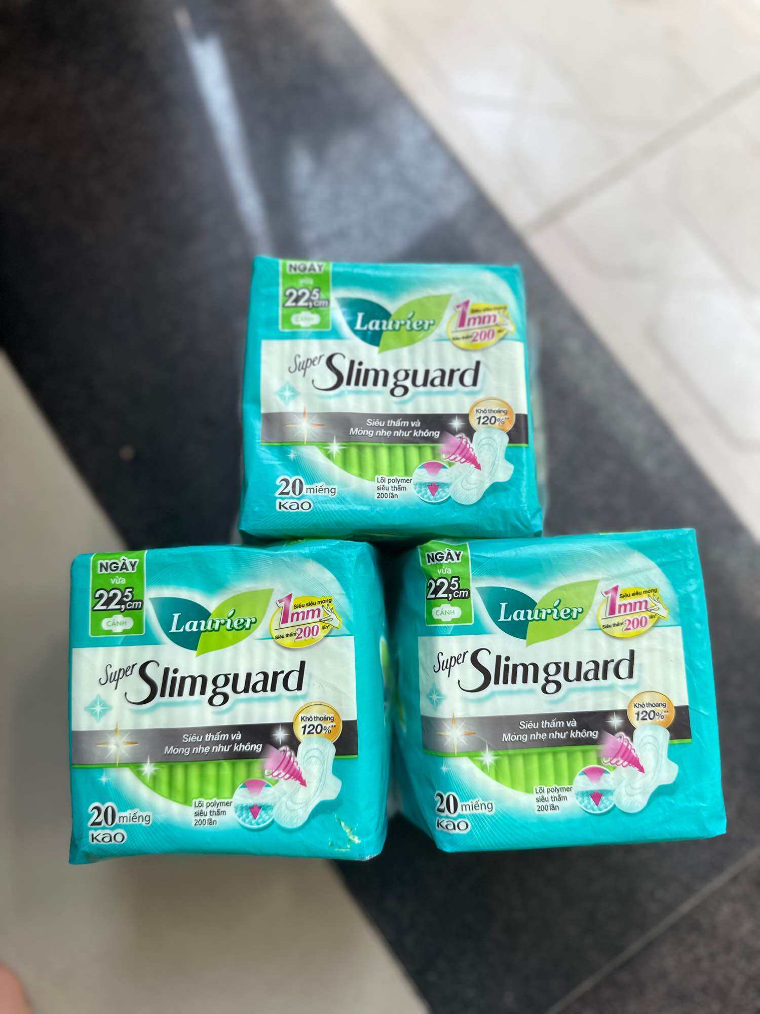 Combo 3 gói Băng Vệ Sinh Laurier Siêu Mỏng Cánh 1mm Super Slimguard Không Hương (22,5cm-20M)