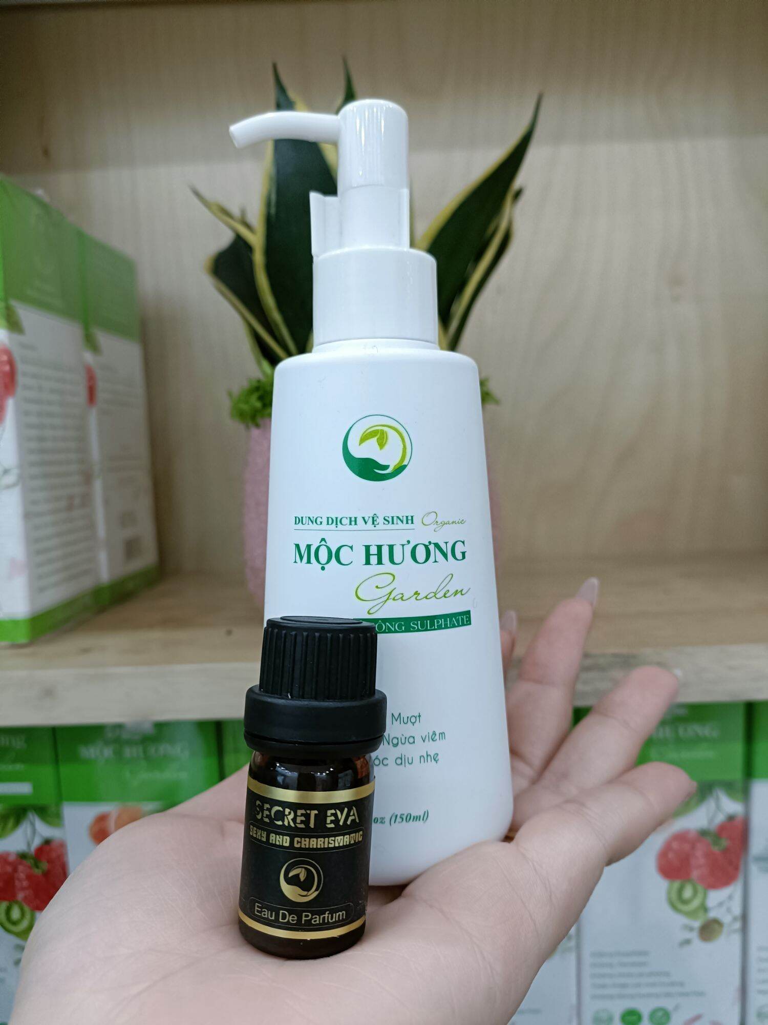 Dung dịch vệ sinh Mộc Hương Garden ( tặng kèm nước hoa)