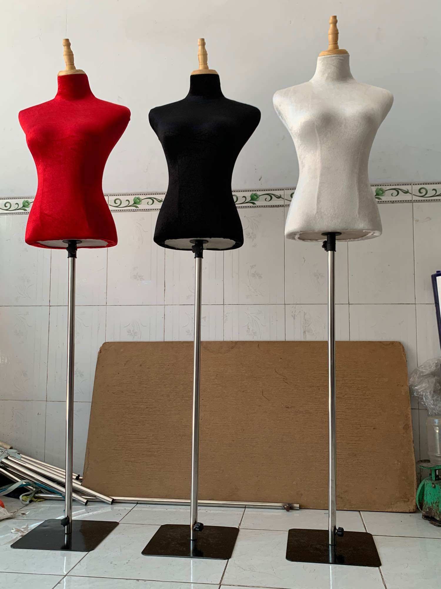Manocanh bán thân nhung nữ đầu gỗ đế sắt