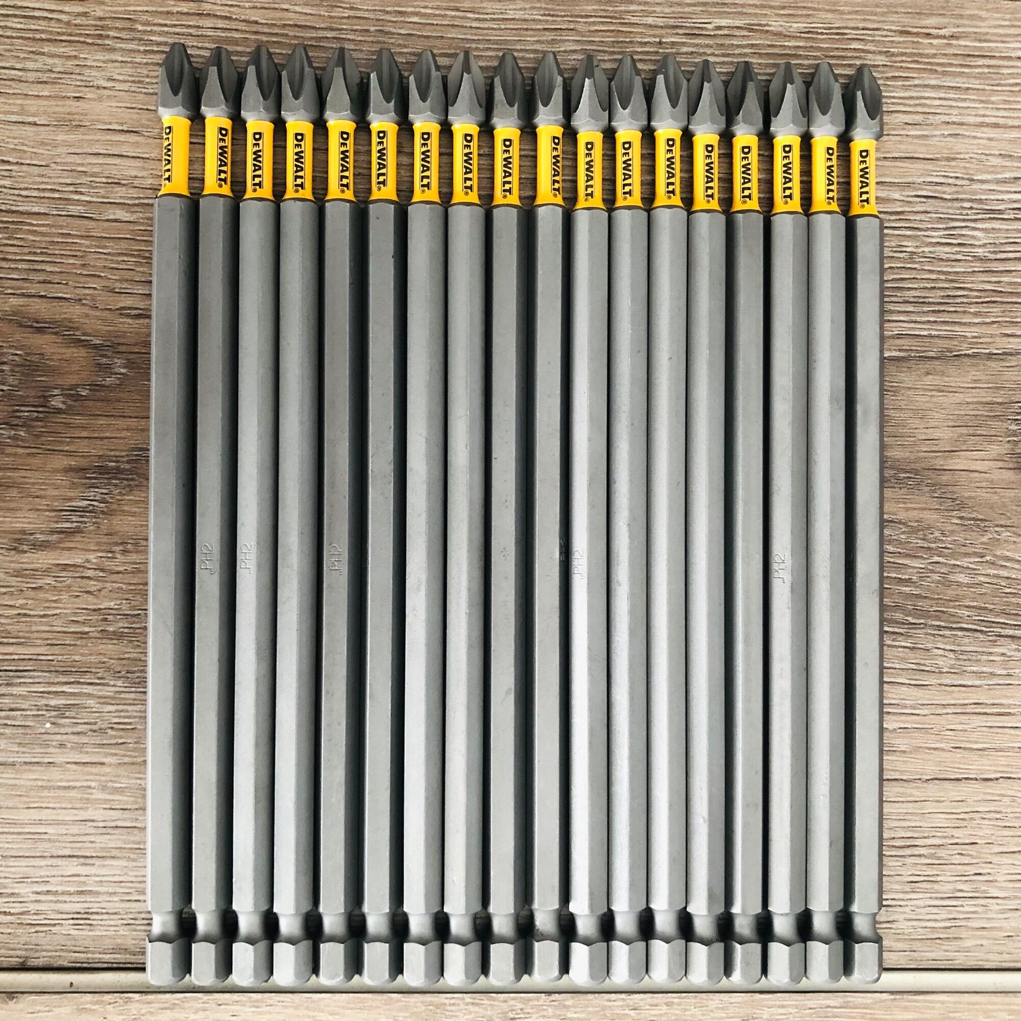 Mũi vặn vít cao cấp Dewalt PH2 bake