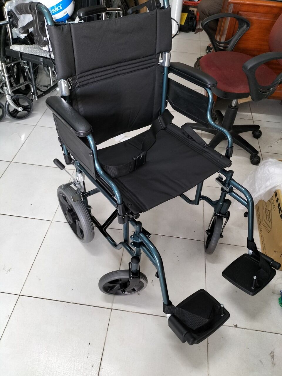 xe lăn du lịch cao cấp