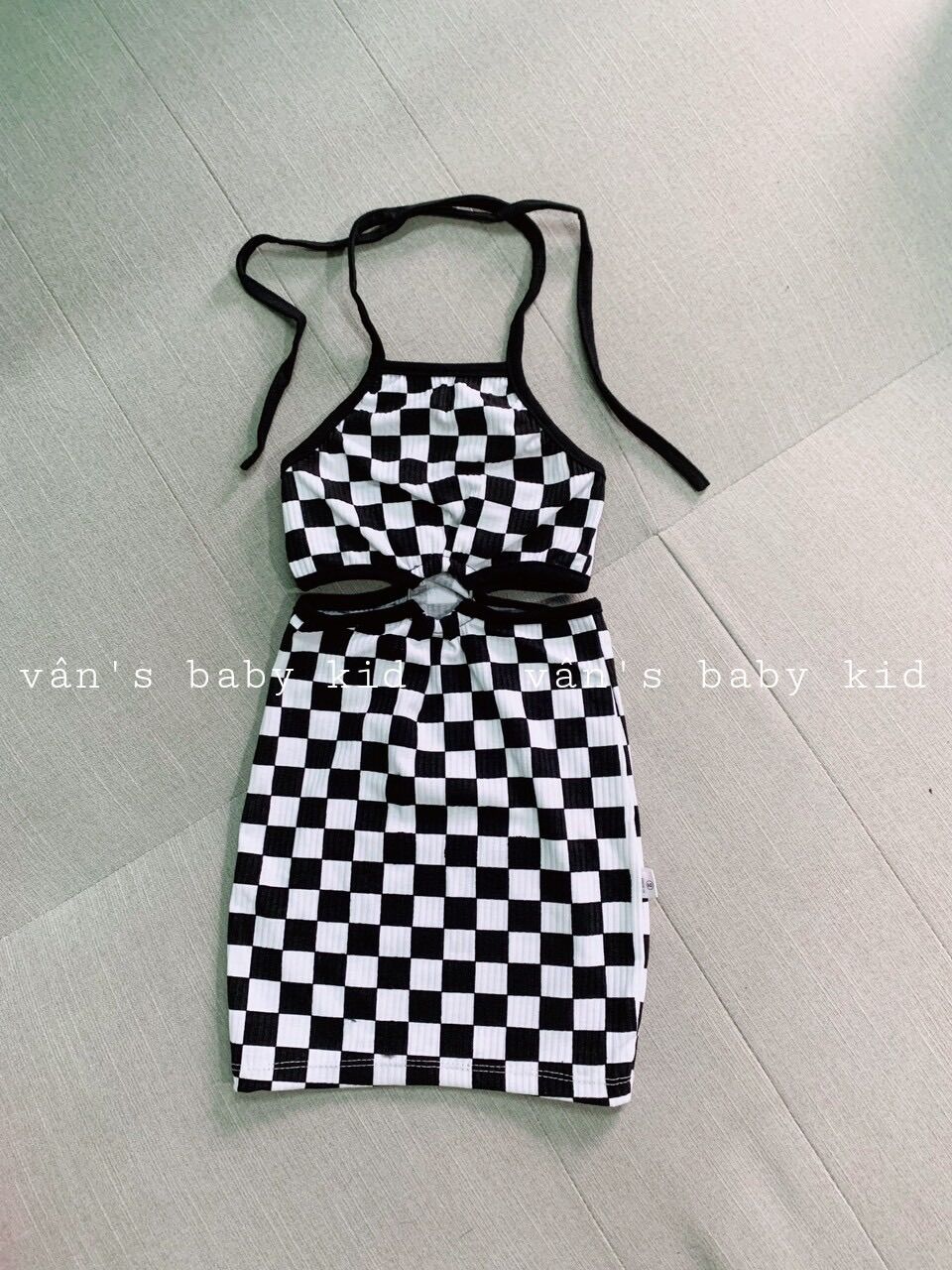 Đầm body caro cổ yếm cho bé gái
