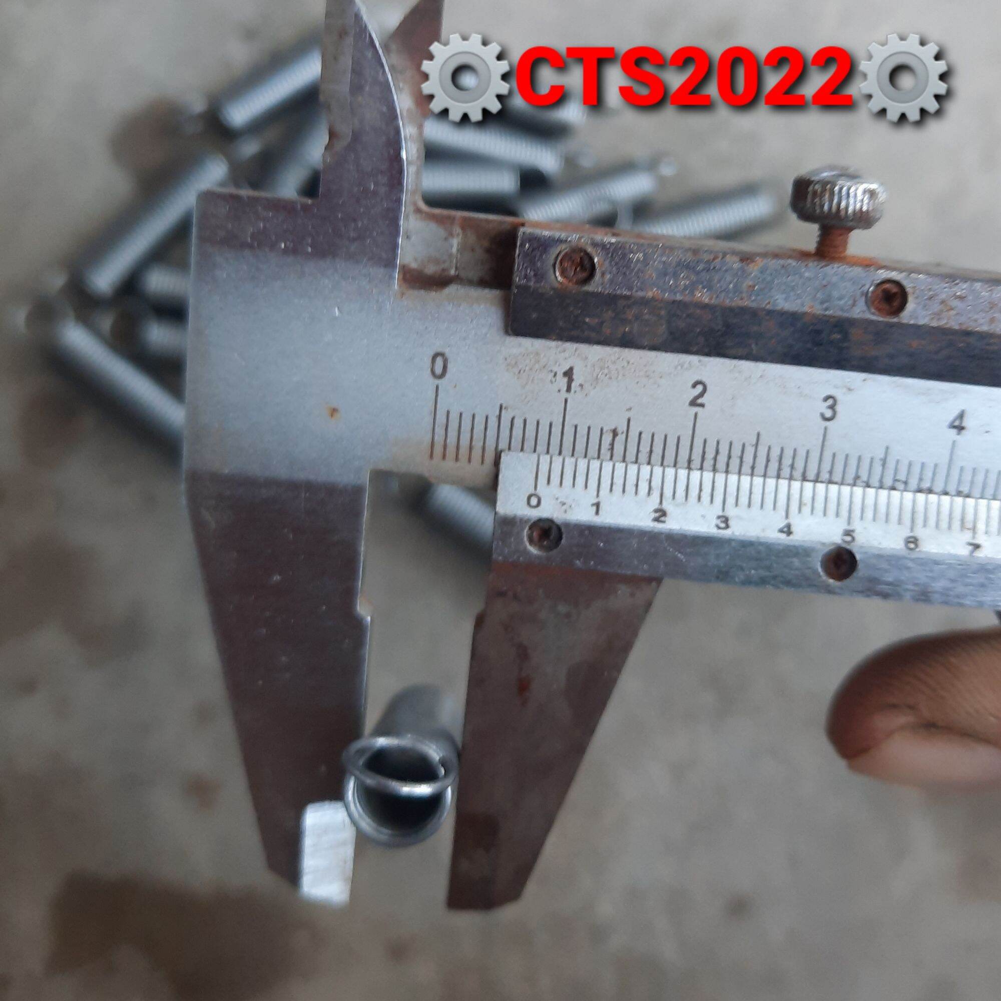 Lò xo kéo 2 móc lệch phi 8 dài 44mm sợi 1mm