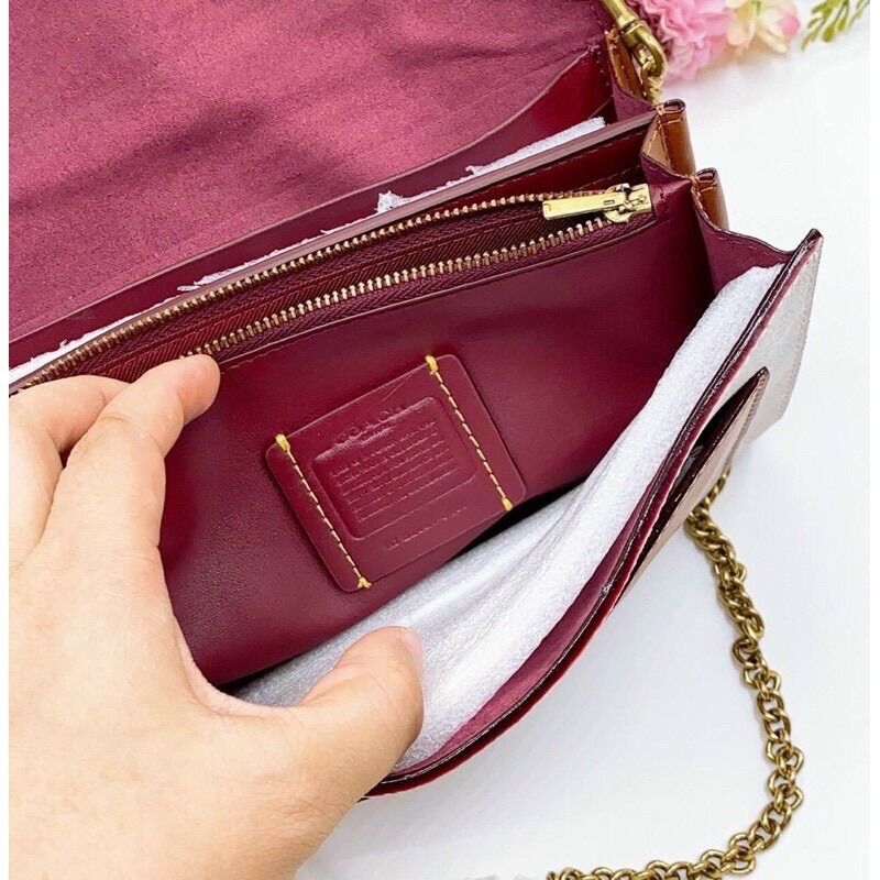 Túi đeo chéo kiêm clutch C0 ach tabby