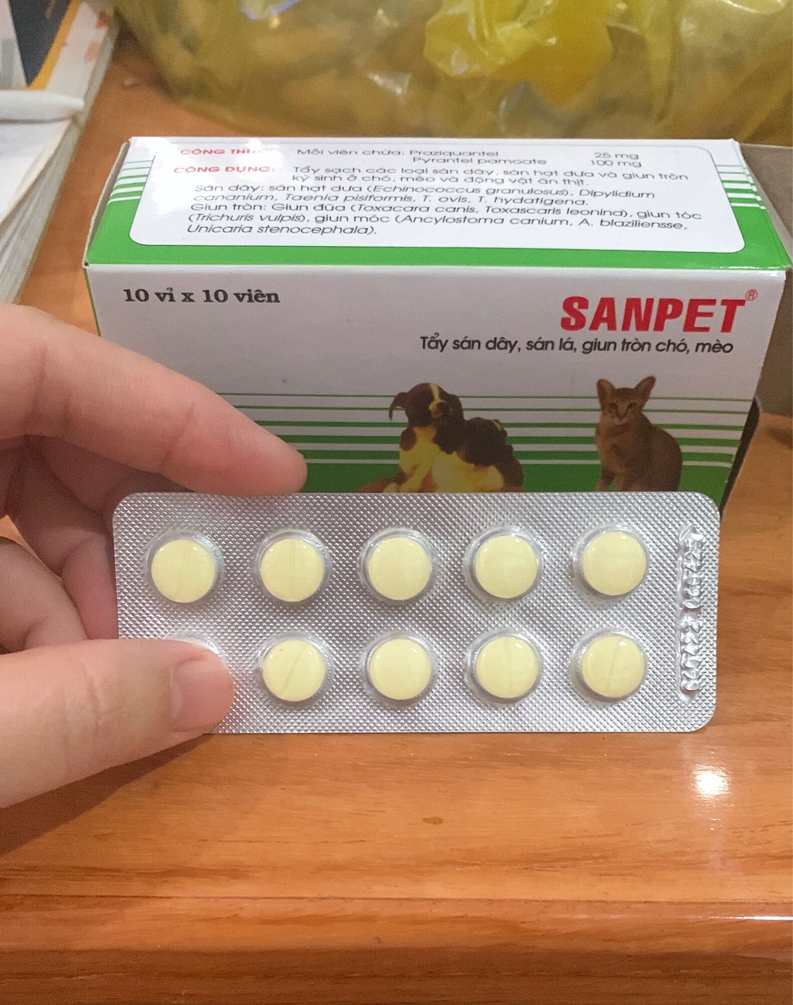 2 Viên xổ lãi chó mèo.