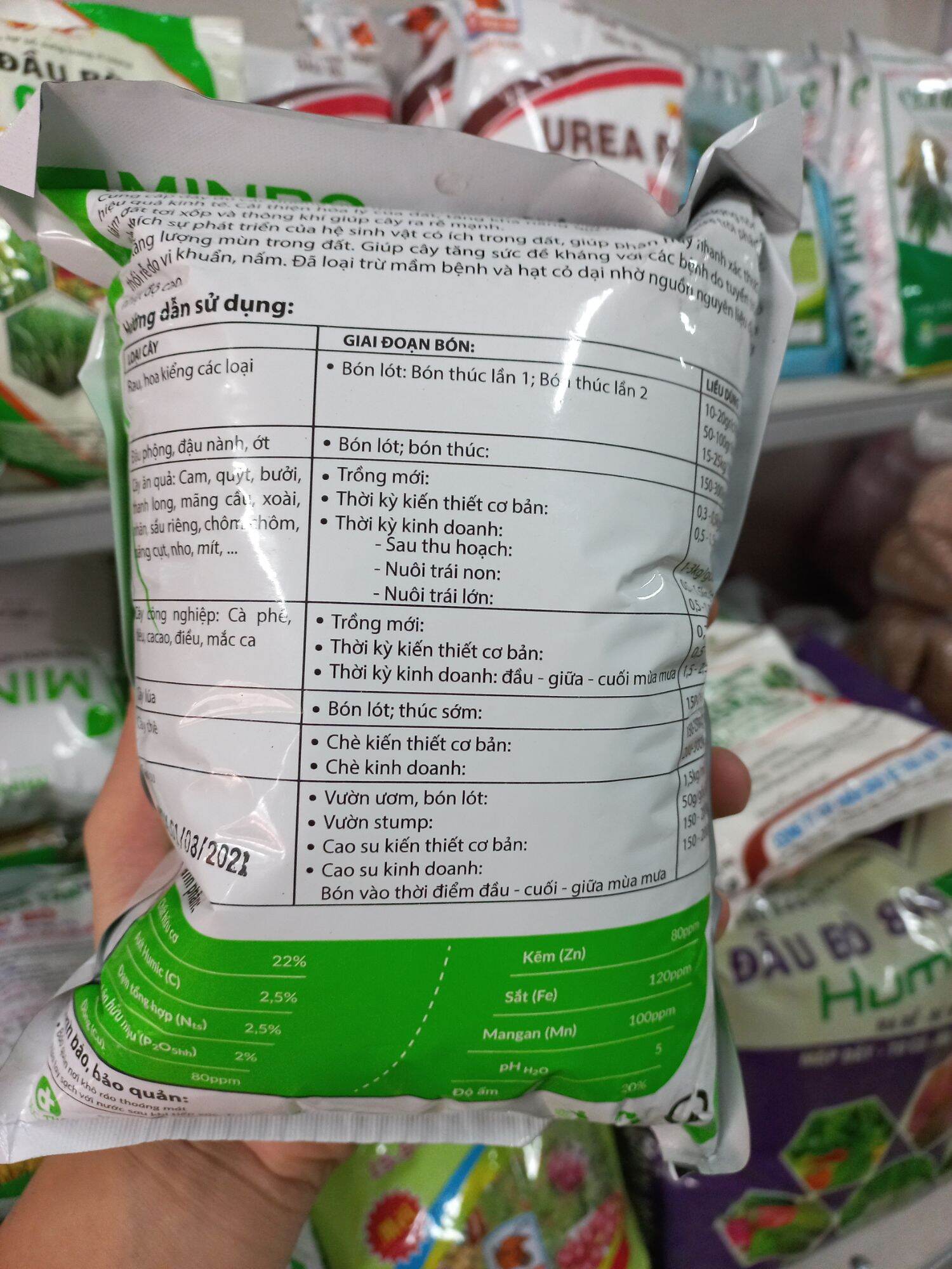 Phân bón hữu cơ sinh học MINRO (phân gà nén) 700g