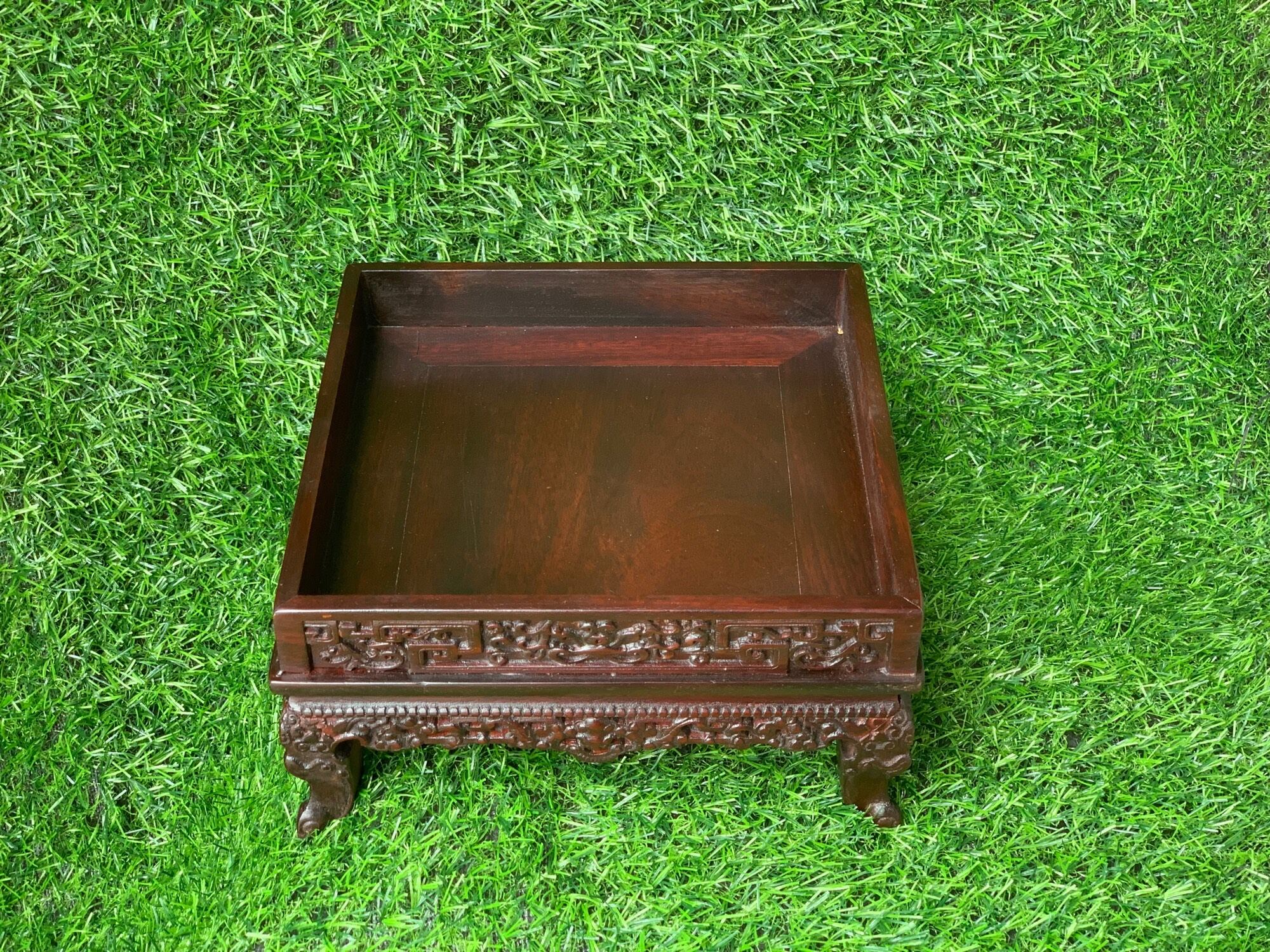 KHAY TRÀ CHÂN QUỲ GỖ GỤ vuông 20cm