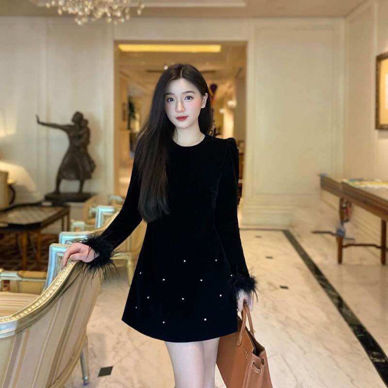 Váy nữ tiểu thư tay dài màu đen viền lông dáng suông ngắn chữ A đính đá sang chảnh đi tiệc, đi chơi Tết