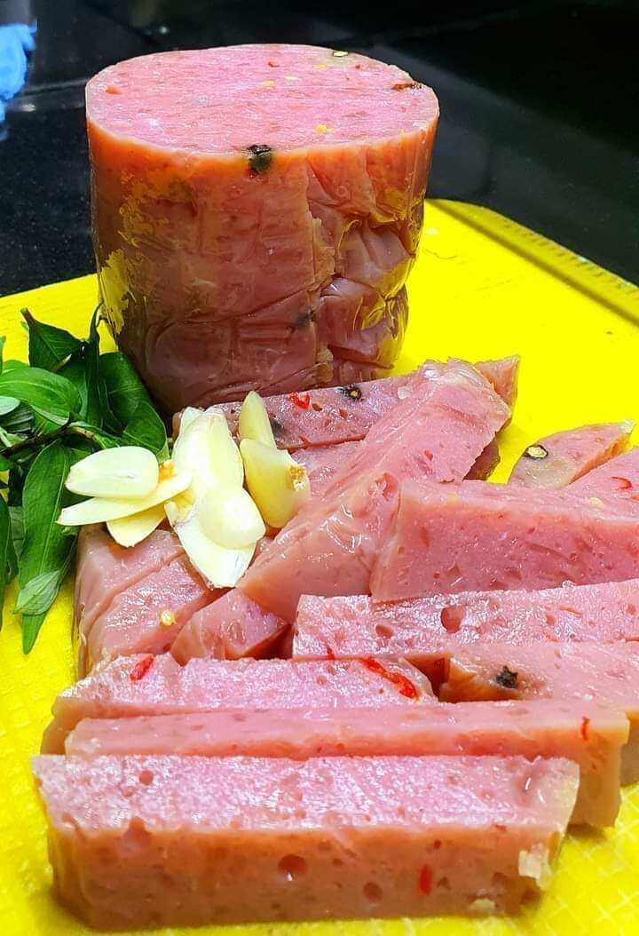Đặc sản Khánh Hòa 1kg- 2 cây nem chua tỏi ớt