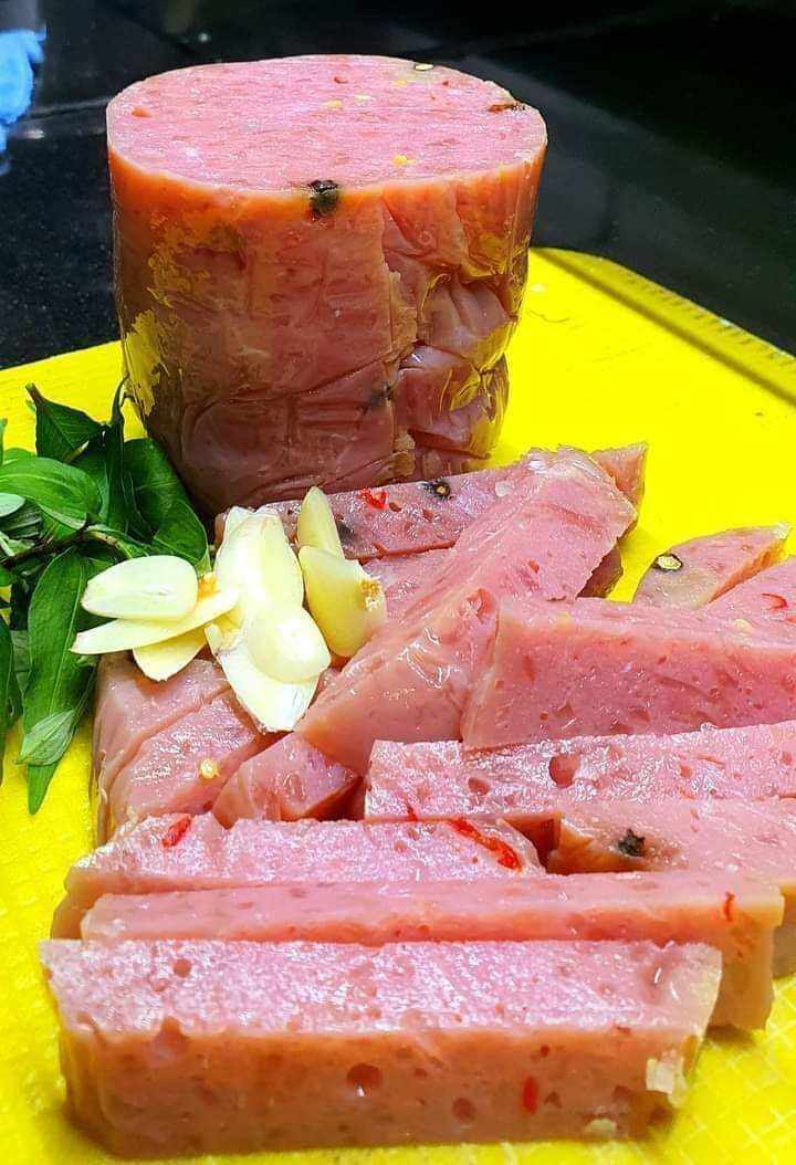 Đặc sản Khánh Hòa 1kg- 2 cây nem chua tỏi ớt