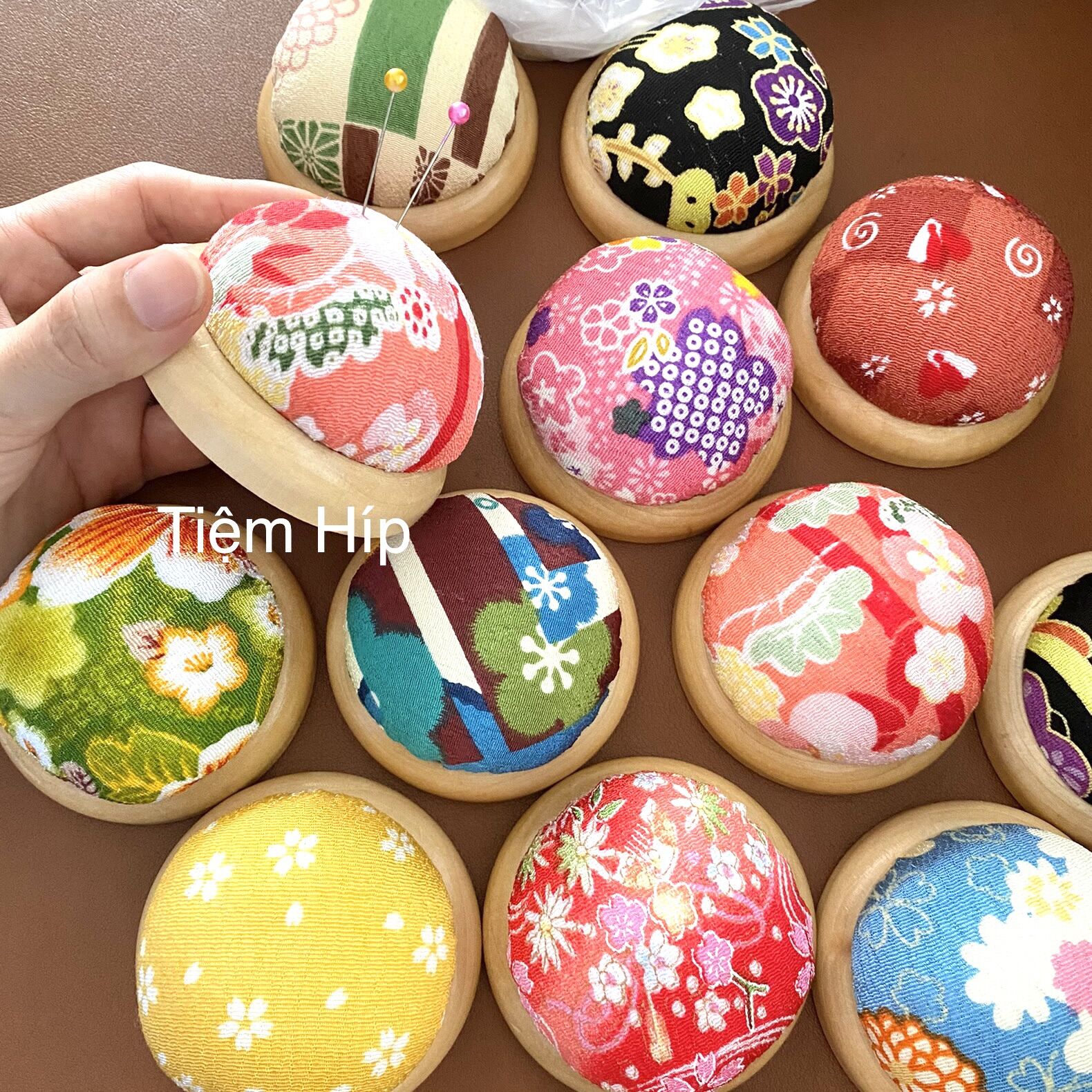 Gối ghim kim đế gỗ, gối bánh bao ghim kim