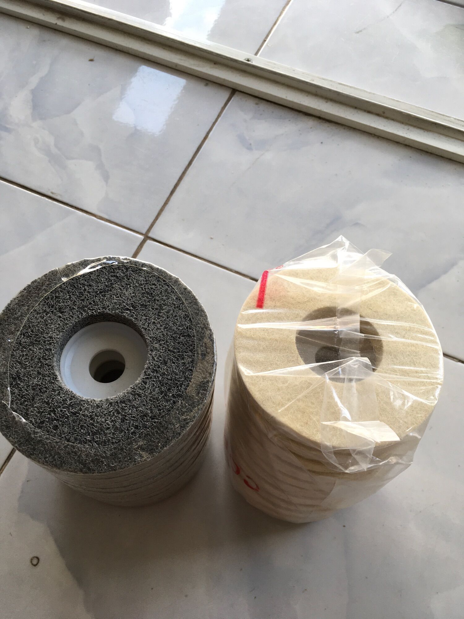 Nỉ trắng đánh bóng inox  1 hộp 10 viên K.N shop