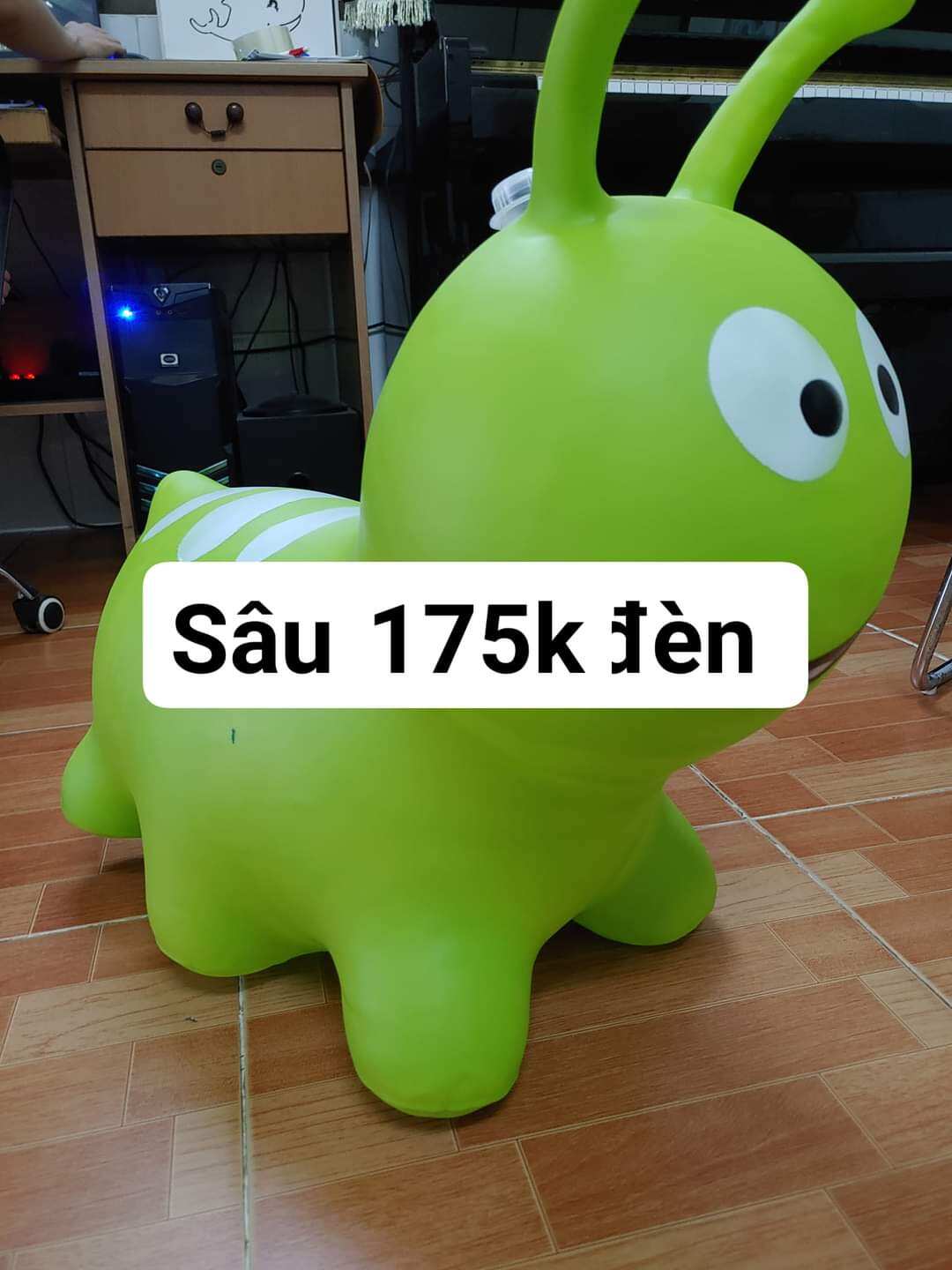 đồ chơi. đồ dùng cho bé