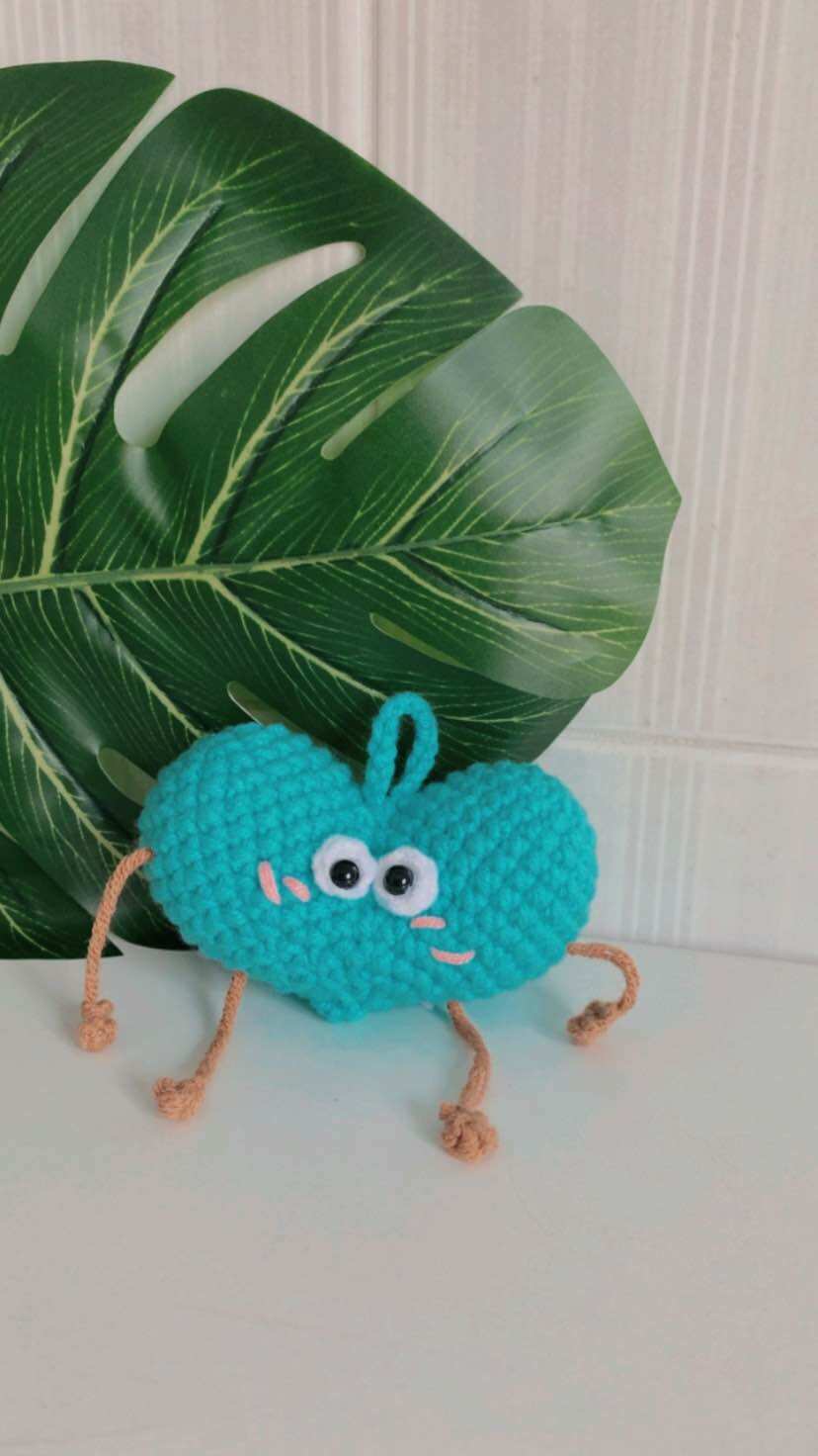 Móc khoá trái tim handmade bằng len