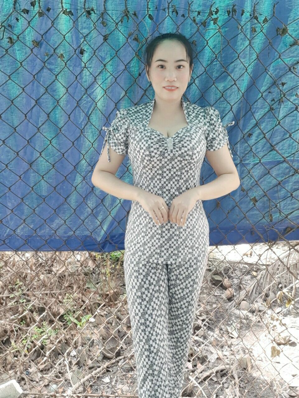 Đồ bộ may sẵn. chất thun ati tơ .áo nhấn 4 ben .quần ống ôm