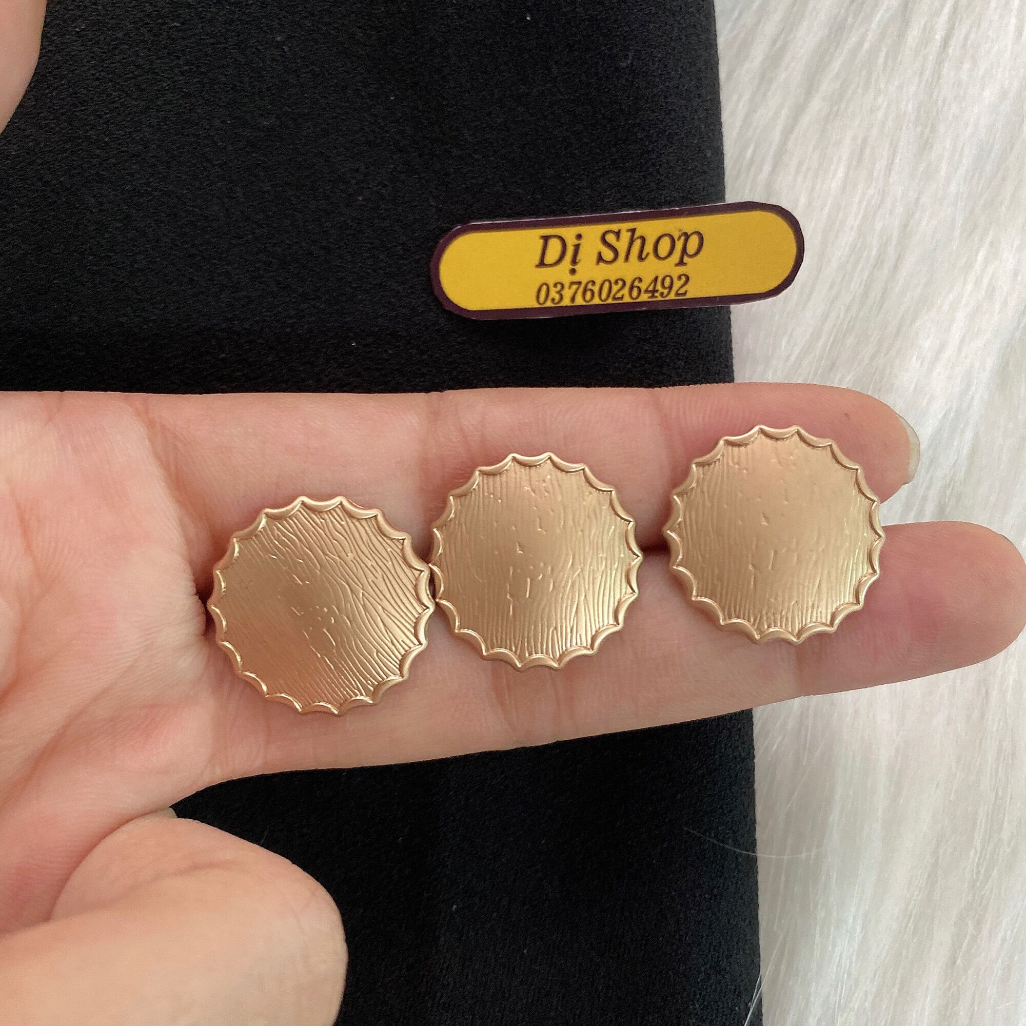 1 nút kim loại tròn đồng gai size 2cm