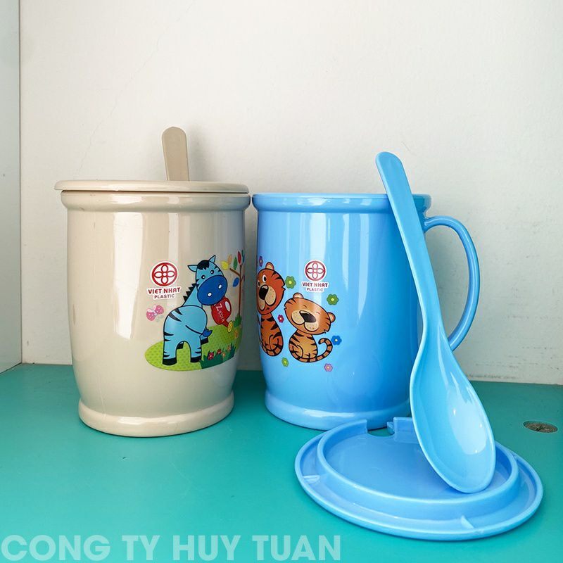 Cốc uống nước có nắp kèm thìa/việt nhật