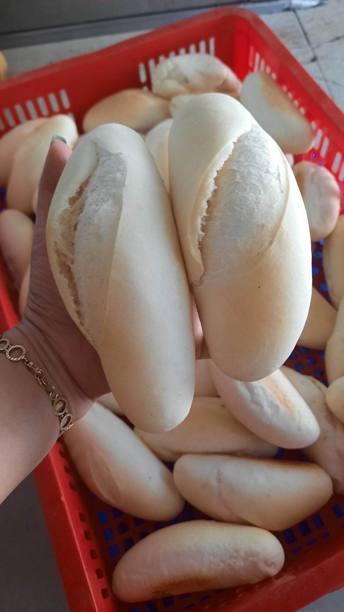 Bánh mì tươi đặc ruột cấp đông
