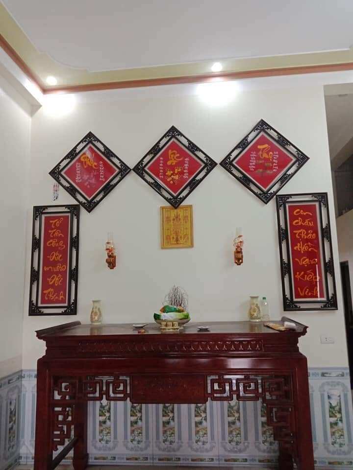 Bộ tranh câu đối bàn thờ 1 bộ gồm 5 bức tất cả "đã thêu sẵn" về chỉ việc đóng khung treo.