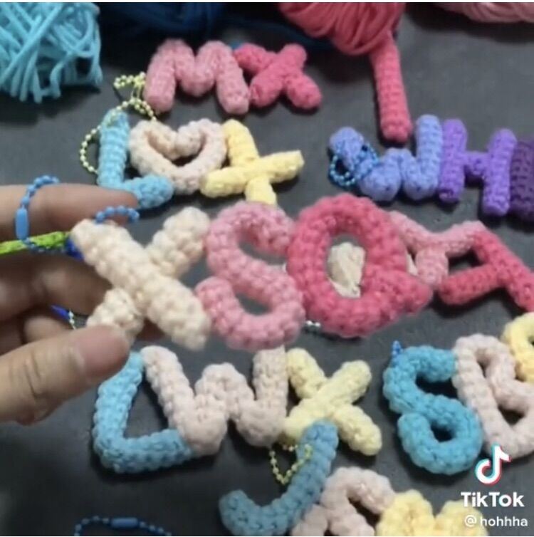 Móc khoá chữ cái Handmade độc đáo cute