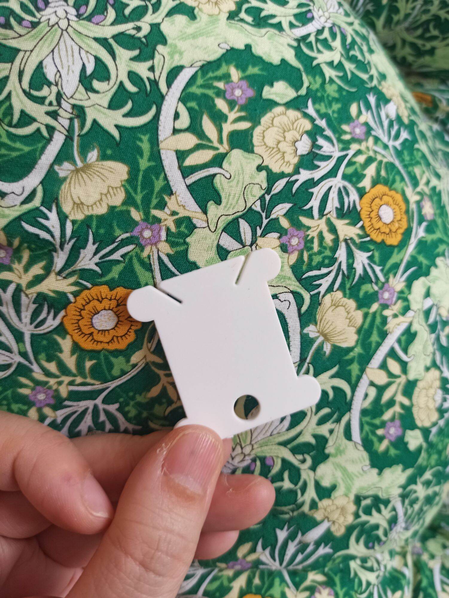 Bobbin quấn chỉ, thẻ quấn chỉ thêu Go Green