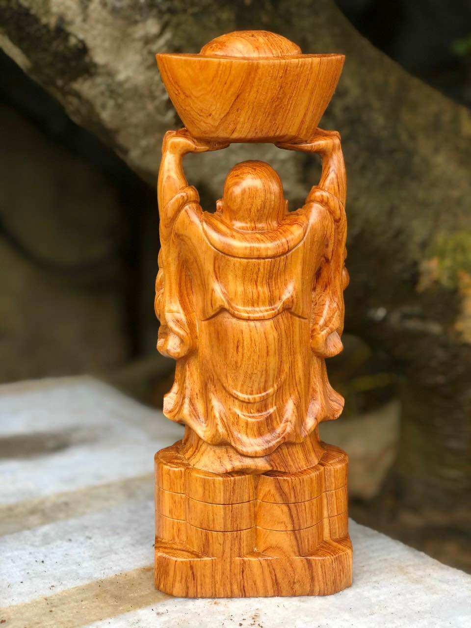Di Lặc Dâng Thỏi Vàng