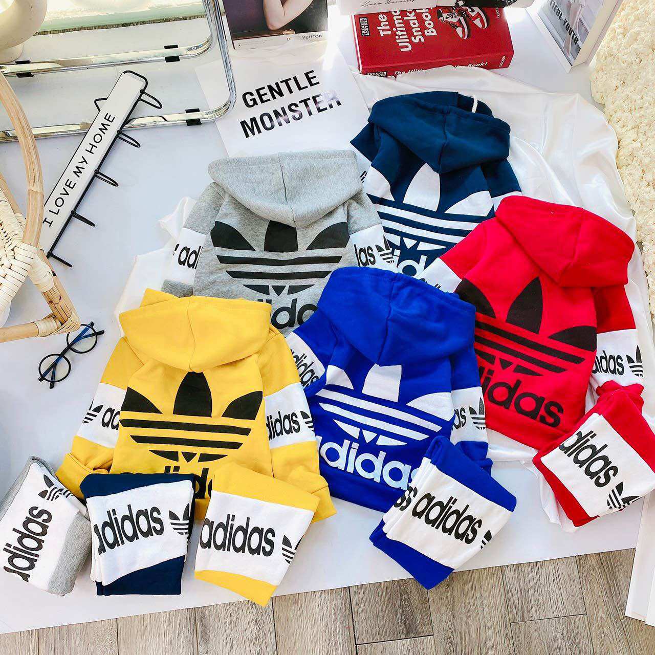 Bộ quần áo nỉ bông Adidas phối màu bắt mắt cho bé trai và gái