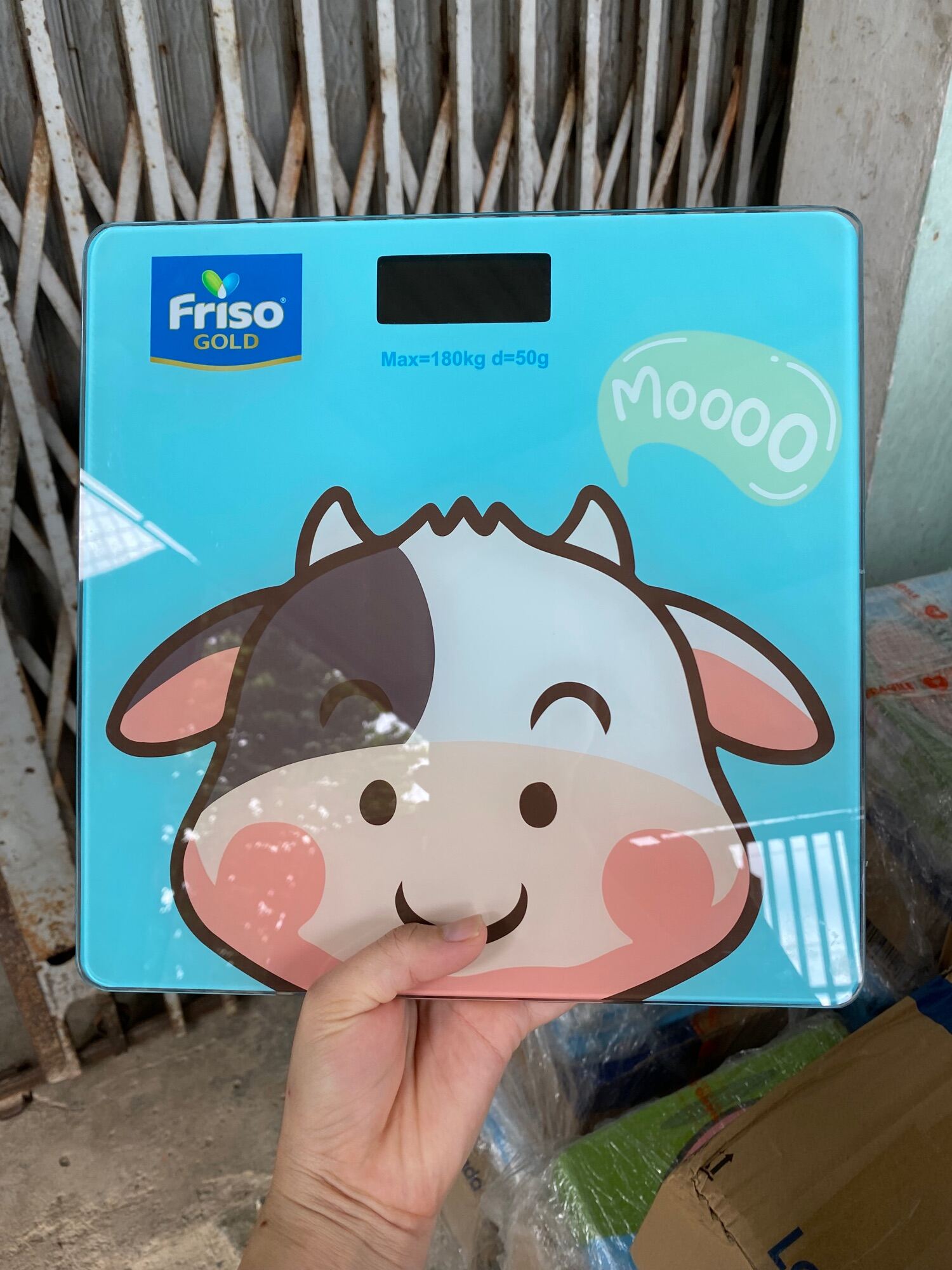 Cân đo điện tử hình bò sữa xinh xắn quà tặng từ Friso nhập khẩu