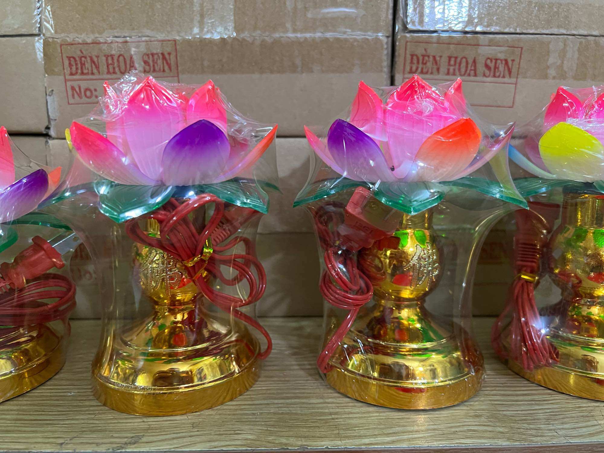 ( Combo 1 cặp ) Đèn thờ cúng HOA SEN dùng bóng trái ớt ( thay bóng dể dàng )