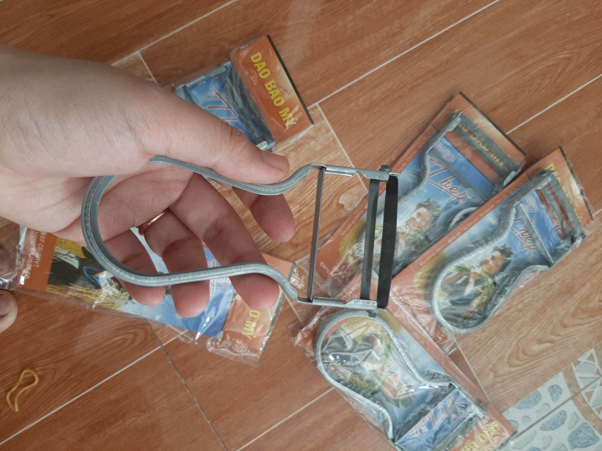 dao bào mỳ dụng cụ làm bếp
