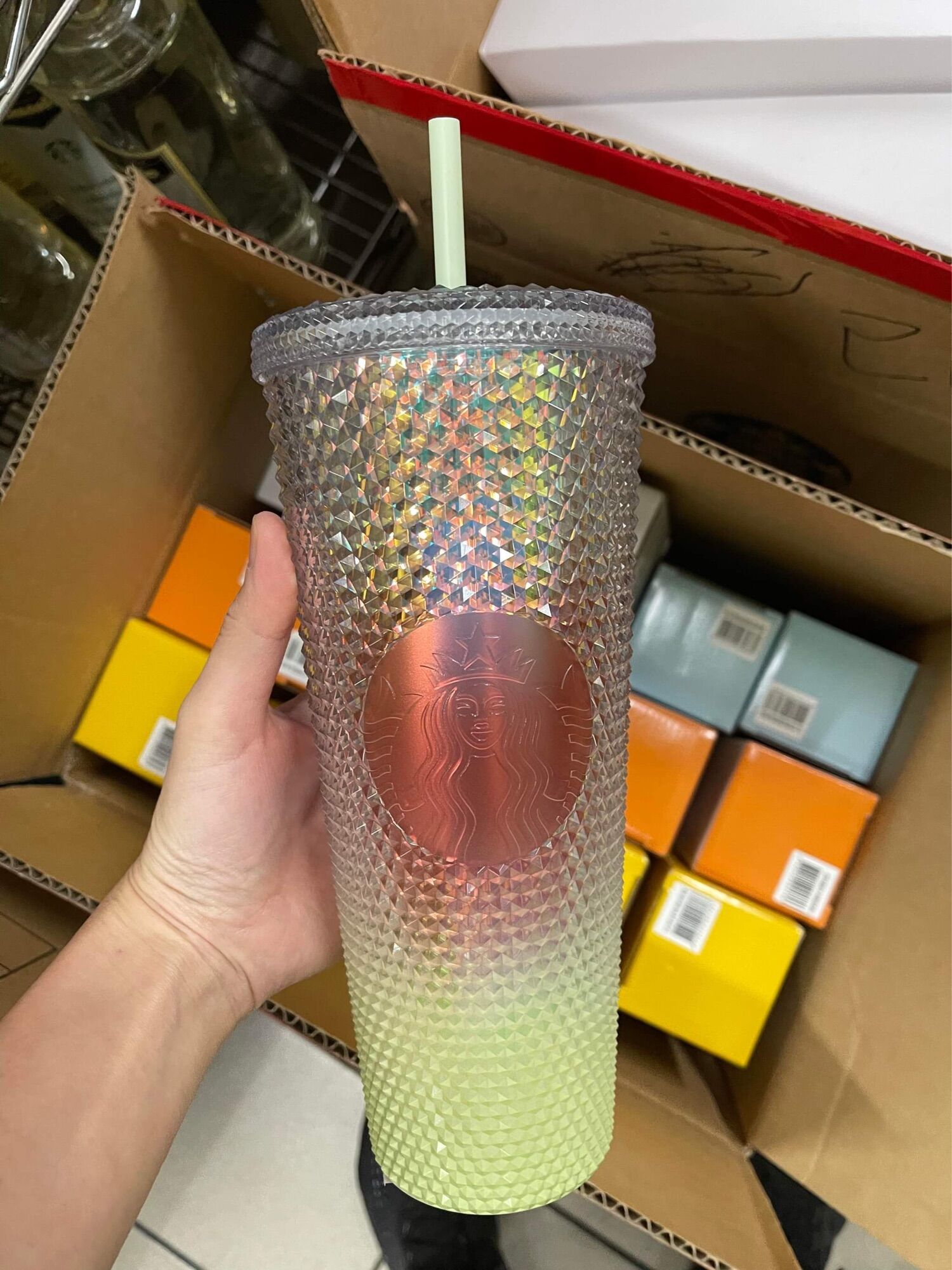 Ly gai Studded Starbucks Taiwan 710ml
