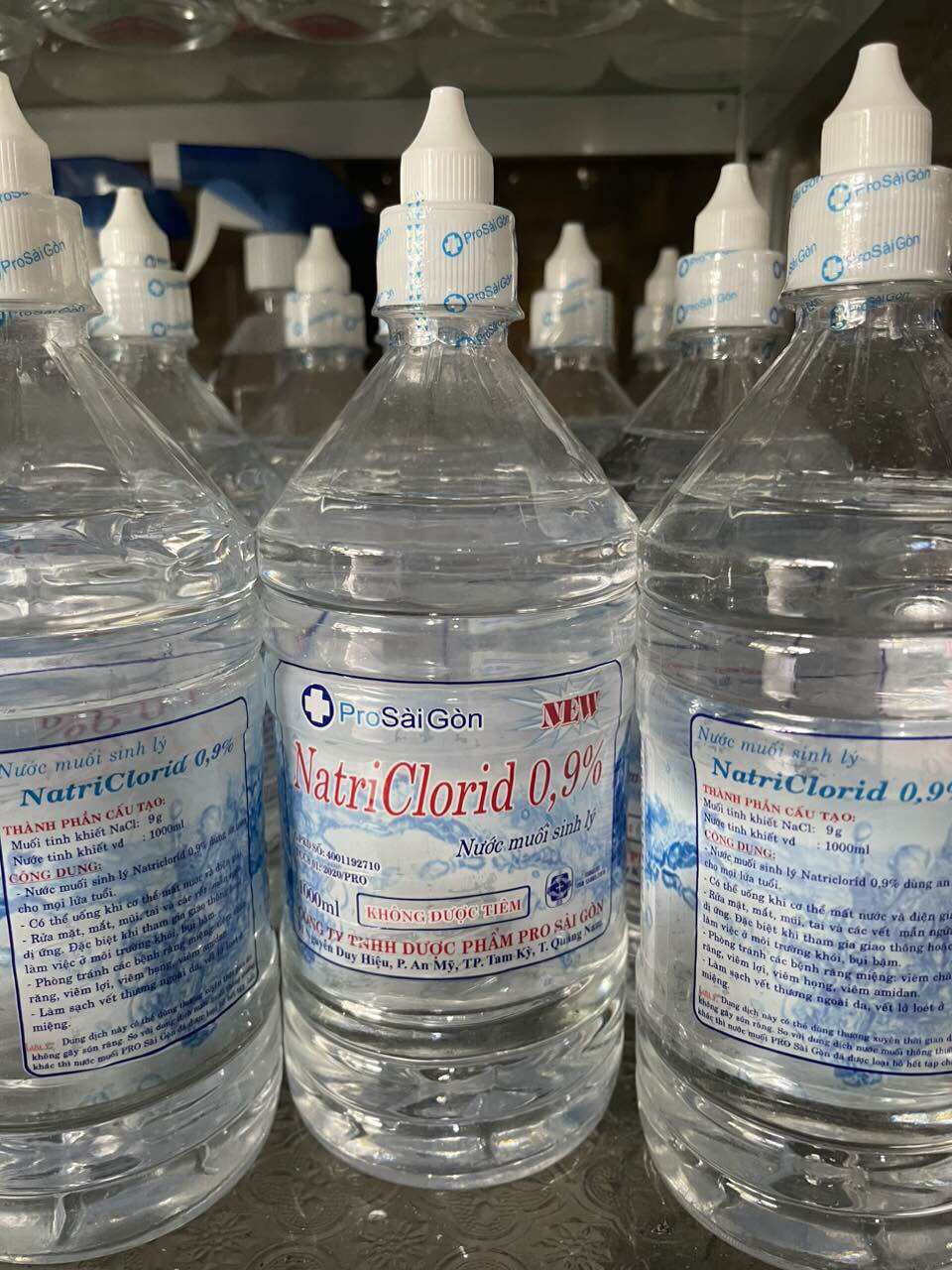 Chai 500 ml , chai 1000 ml, 70 độ và 90 độ cồn xịt khuẩn.