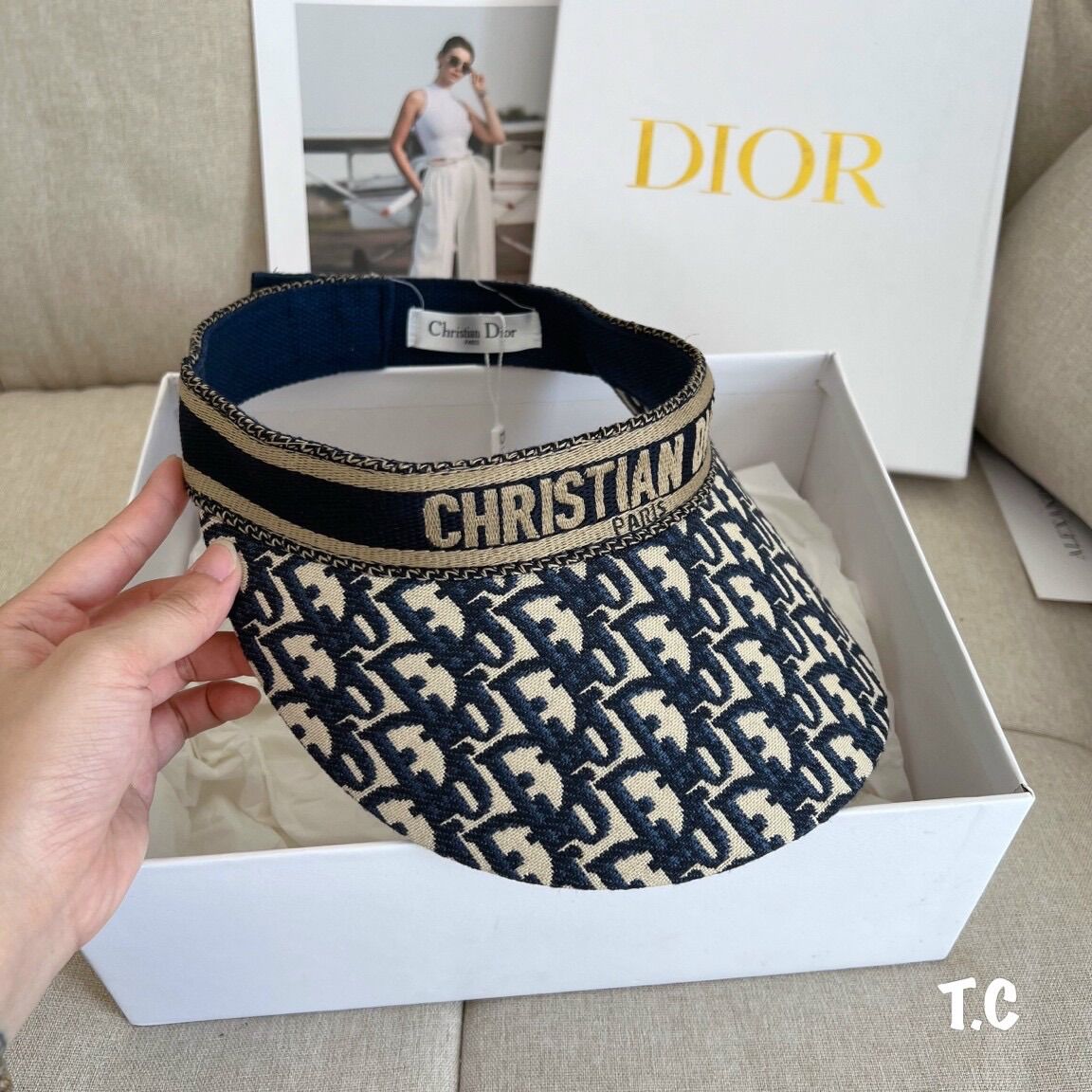 Mũ dior nửa đầu
